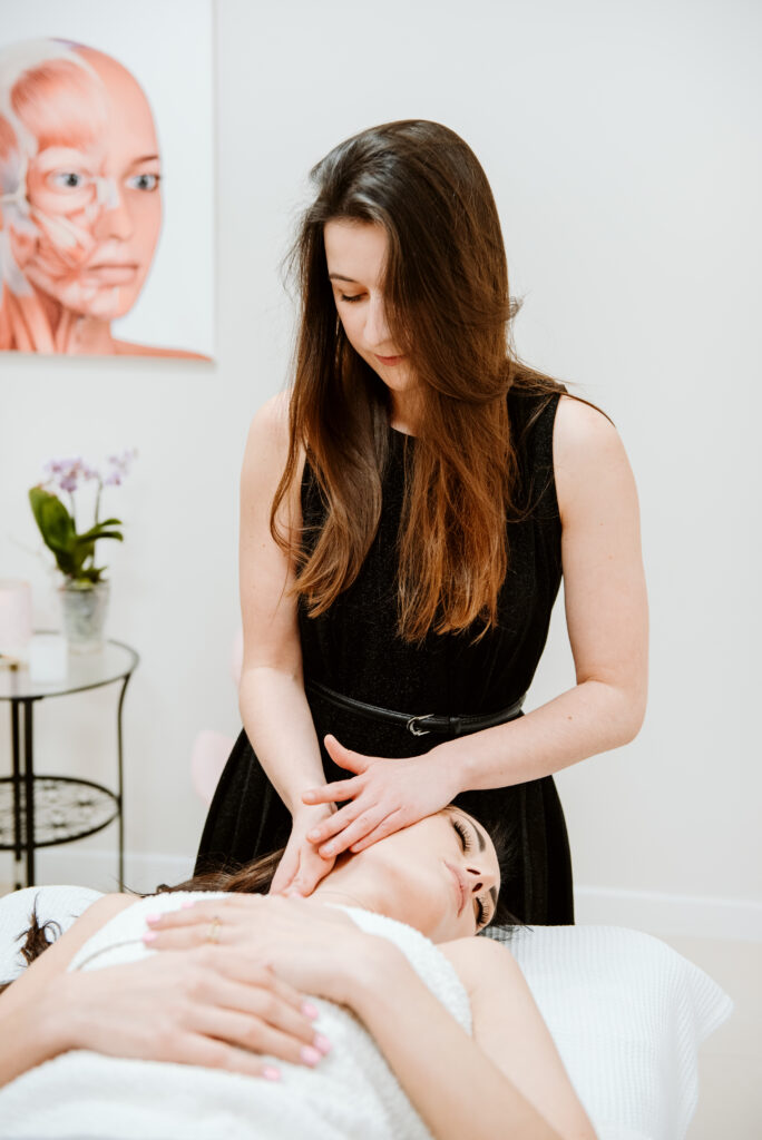 Paulina Bażant Evelines Therapy Kraków masaż tkanek głębokich królowa egiptu masaż gorącymi kamieniami Lone Sorensen japoński lifting twarzy Paulina Bażant Evelines Therapy Kraków masaż tkanek głębokich królowa egiptu masaż gorącymi kamieniami Lone Sorensen japoński lifting twarzy